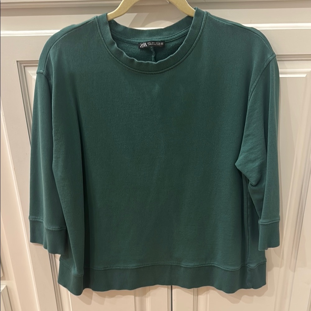 Zara women’s thin banded sweatshirt/EUC /size L- loose banded sleeves & bottom